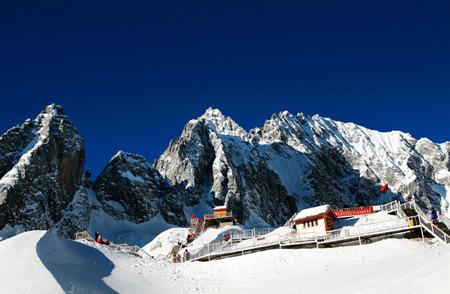 玉龙雪山索道停运致游客被困？景区：风季索道随时有停运可能