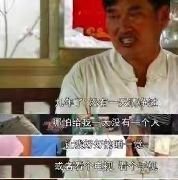 “大衣哥”采访中遭人敲门骚扰，被迫翻墙离开，屡次被骚扰为何不报警？为何不选择搬走？